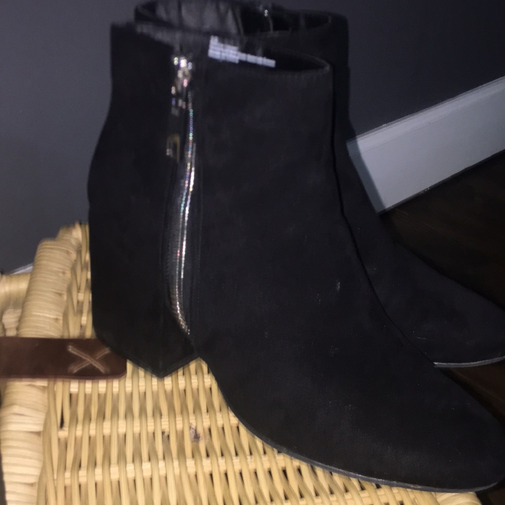 DV by Dolce Vita Black ZipUp Booties